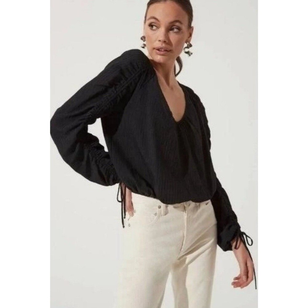 ASTR the Label V-neck Long Sleeve Ruched Top Cropped Shirt Black Size Large